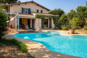 Villa Lumineuse avec Piscine Chambres OU Villa